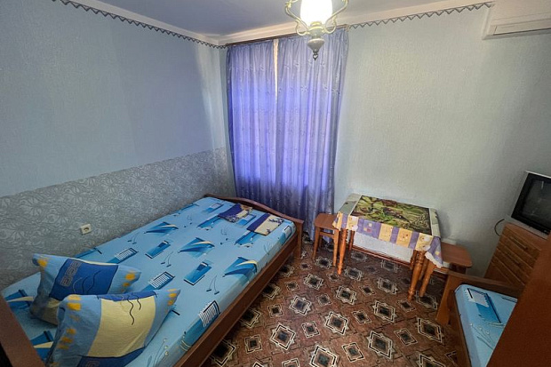 Фото 3. Недорогой однокомнатный номер на ул. Кирова в Евпатории
