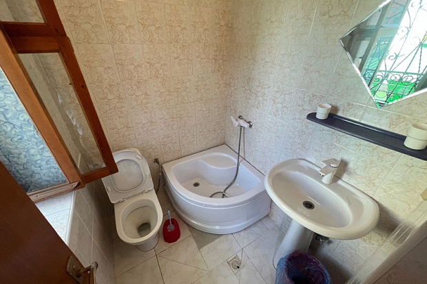 Фото 3. Недорогой однокомнатный номер в курортной зоне Евпатории