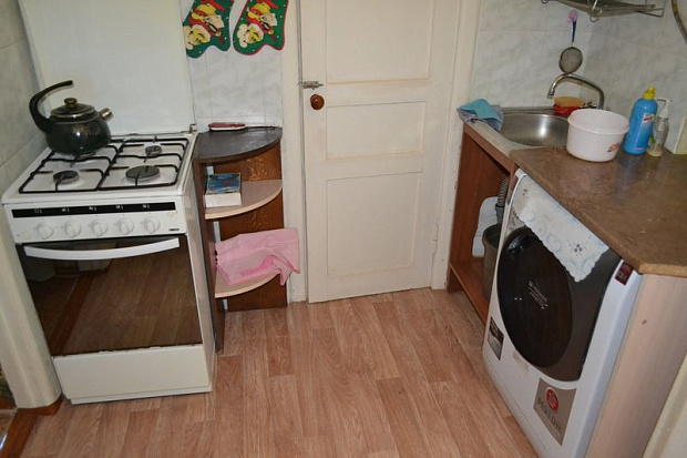 Фото 4. Однокомнатный домик старой постройки с высокими потолками