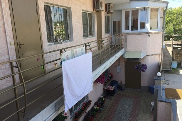 Фото 5. Однокомнатный трехместный номер рядом с дельфинарием 