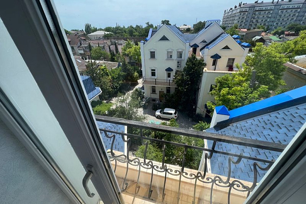 Фото 4. Трехуровневые апартаменты с большим озелененным двором
