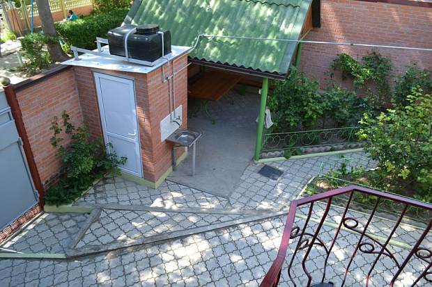 Фото 2. Двухкомнатный номер неподалеку от пляжа Солярис