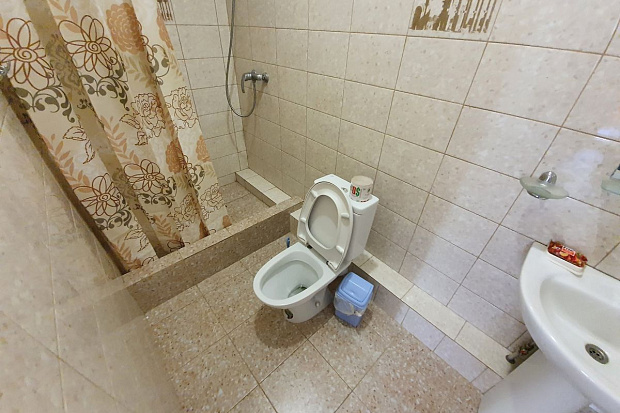 Фото 3. Однокомнатный трехместный номер рядом с дельфинарием 