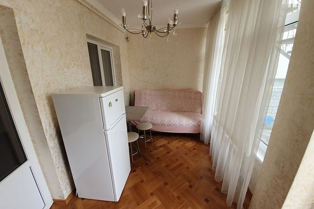 Фото 2. 1 комнатный дом неподалеку от парка Фрунзе в Евпатории