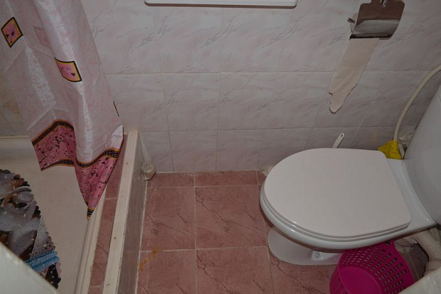 Фото 9. Однокомнатный домик старой постройки с высокими потолками