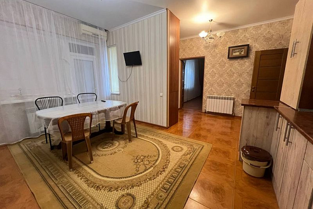 Фото 4. Трехкомнатный дом с зеленым двором