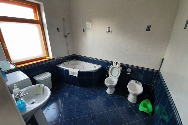 Фото 3. Трехкомнатные апартаменты Делюкс с большим озелененным двором