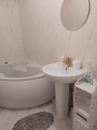 Фото 5. Однокомнатный дом с высокими потолками возле моря