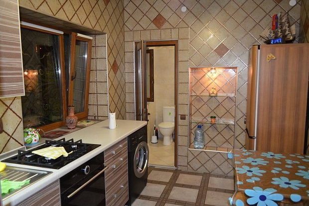 Фото 4. Двухкомнатный дом со своим двором рядом с рынком